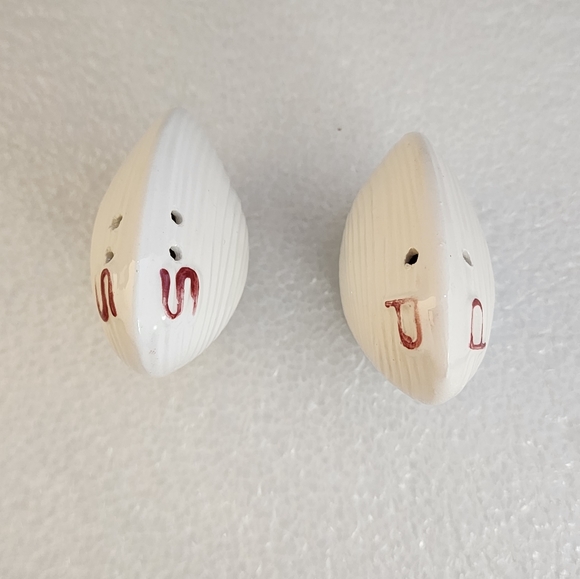 Shiken Bone China Clam Shell Salt & Pepper Shakers - Picture 6 of 9